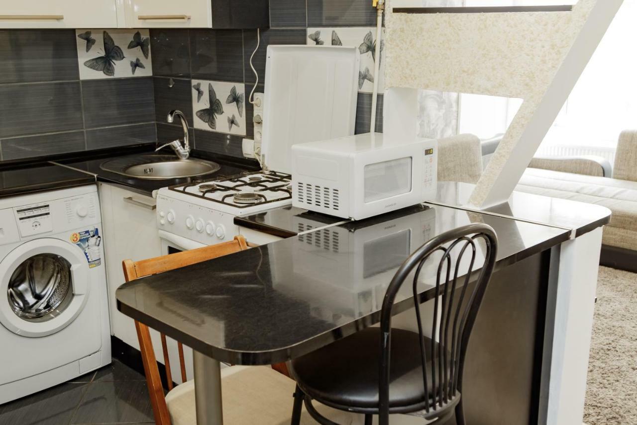Transitional Havryky Apartment Lviv Buitenkant foto
