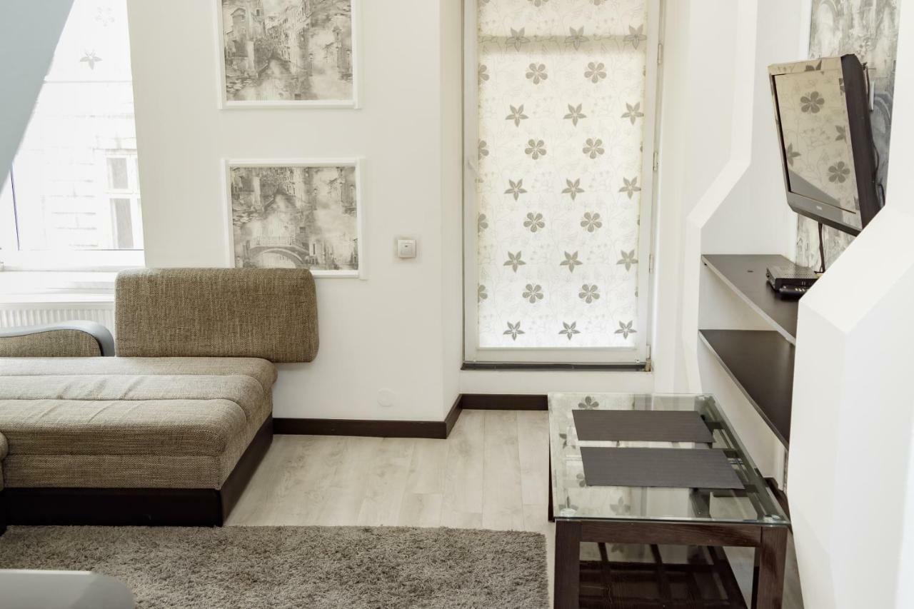 Transitional Havryky Apartment Lviv Buitenkant foto